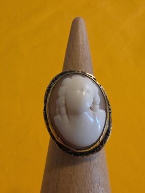 Antique Australian Estate Cameo Ring ▪︎ 18CT GOLD Setting & Band ▪︎ Beautiful!